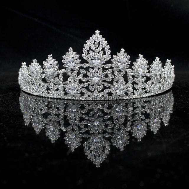 Concise luxury pave setting cubic zircon diamond crown