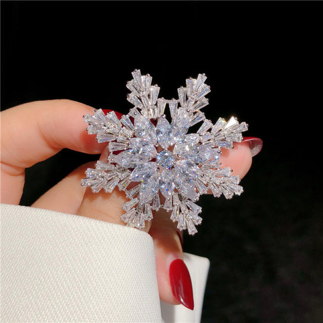 Korean fashion super shiny diamond snowflake brooch