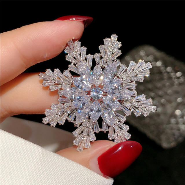Korean fashion super shiny diamond snowflake brooch