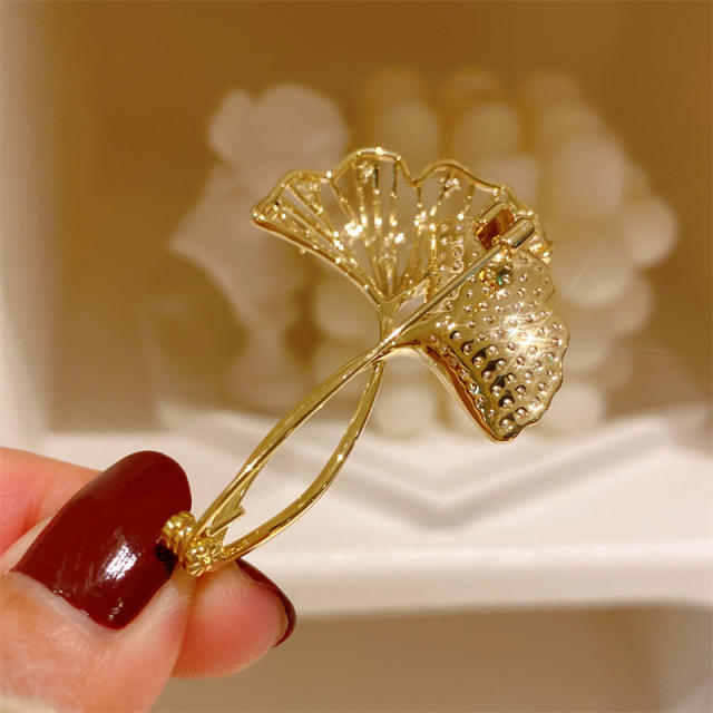 Korean fashion real gold plated Ginkgo biloba shape brooch