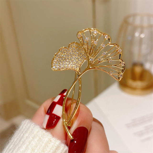 Korean fashion real gold plated Ginkgo biloba shape brooch