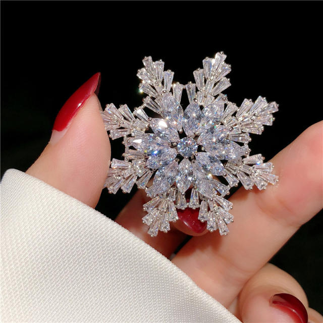 Korean fashion super shiny diamond snowflake brooch
