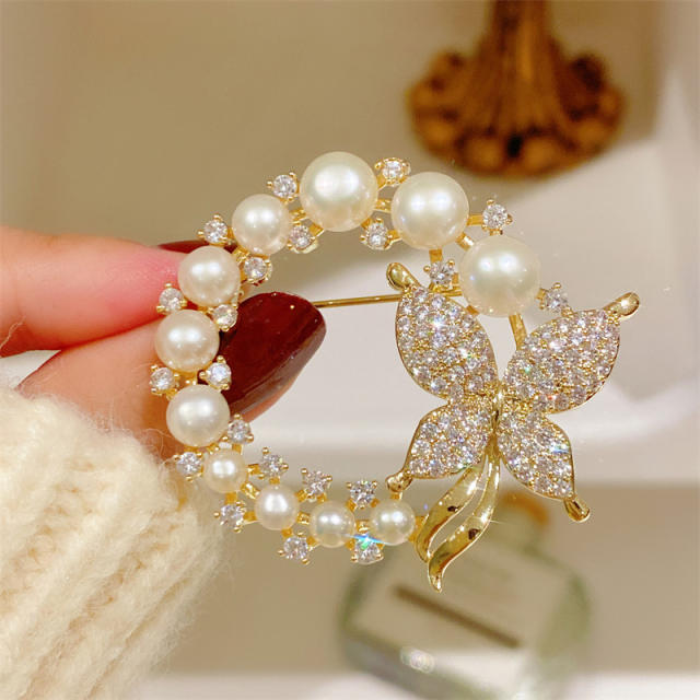 Vintage water pearl circle butterfly brooch