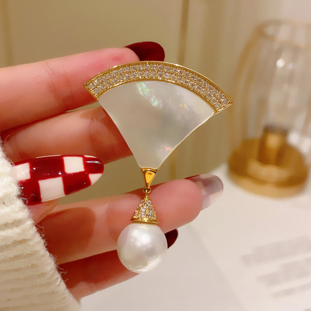 Occident fashion white shell fan brooch