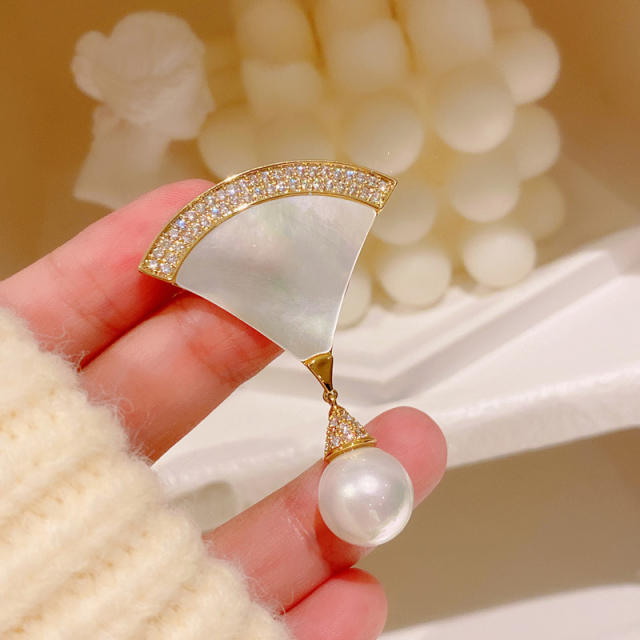 Occident fashion white shell fan brooch