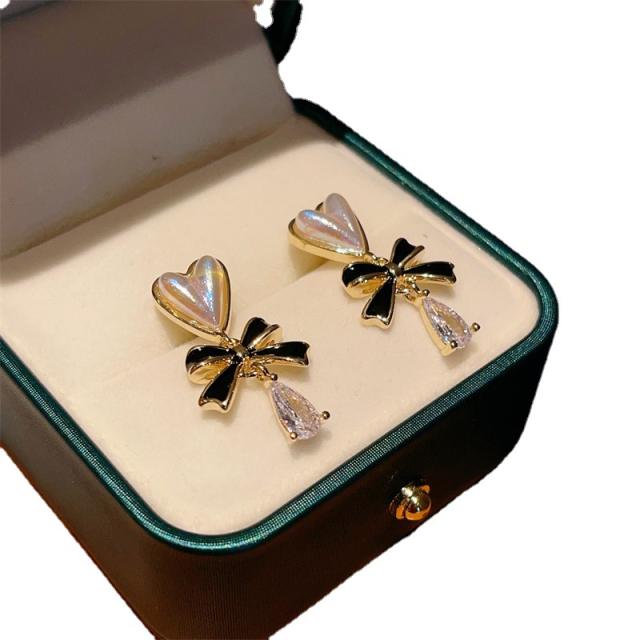 Winter design black bow heart earrings
