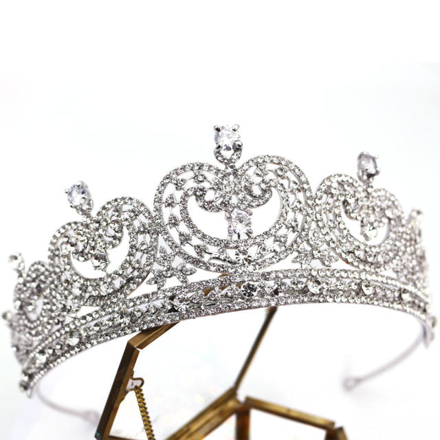 Elegant heart design diamond crown