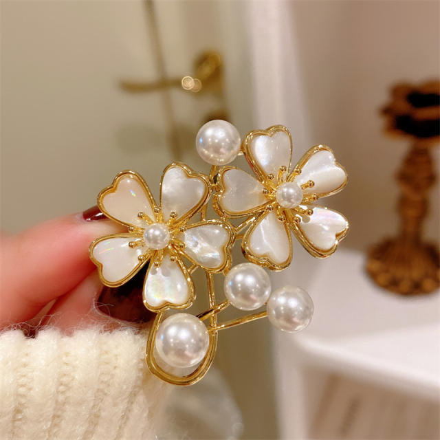 Good quality shell flower pearl brooch