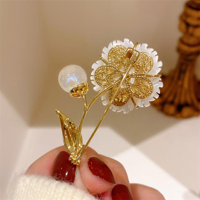 Korean fashion elegant natural shell flower brooch