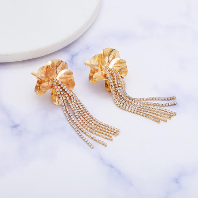 Elegant metal flower diamond chain tassel earrings