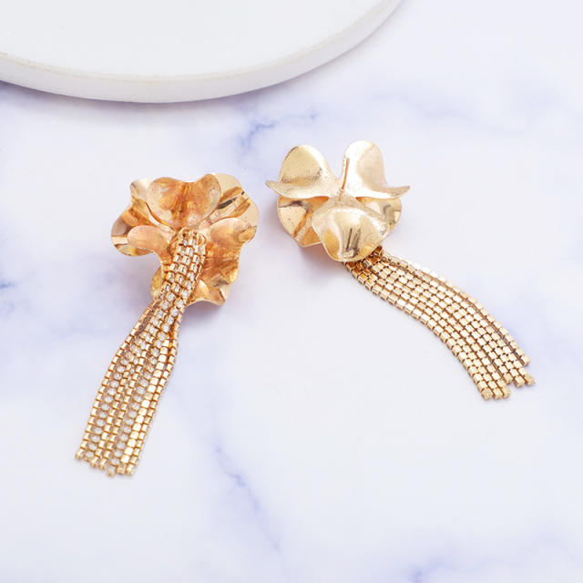 Elegant metal flower diamond chain tassel earrings