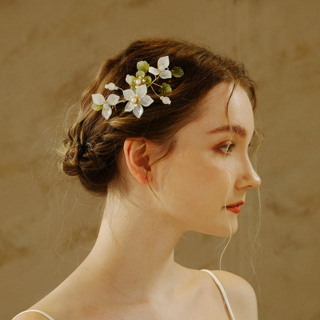 Elegant crystal flower bridal hair combs