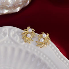 Vintage gold color stereo leaf pearl studs earrings