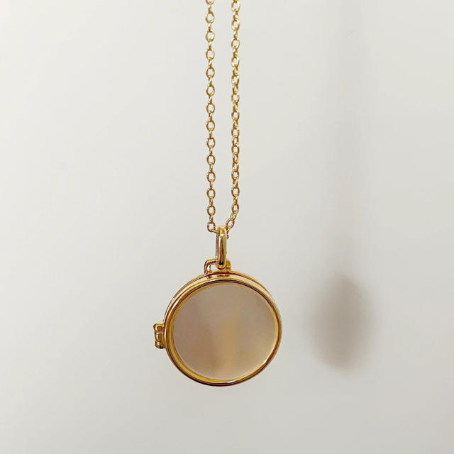 INS easy match white shell material locket necklace