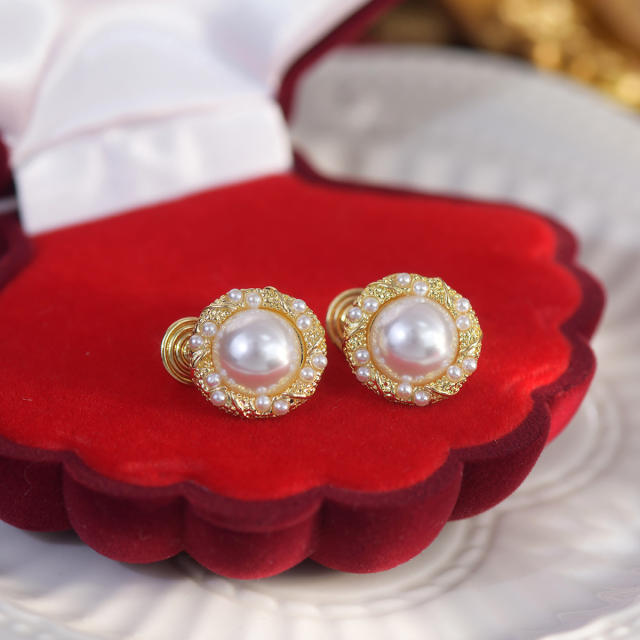 Easy match pearl studs earrings