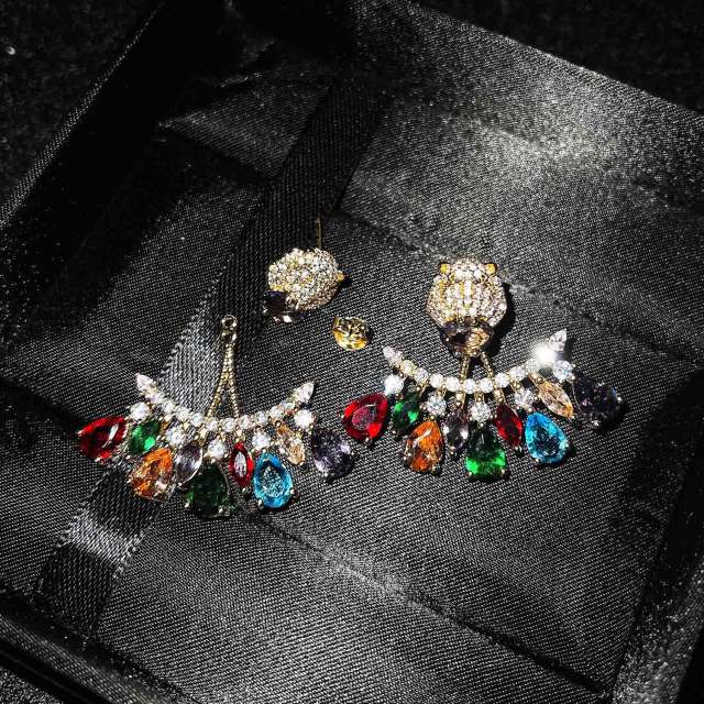Eelgant color crystal beads diamond tiger head jacket earrings