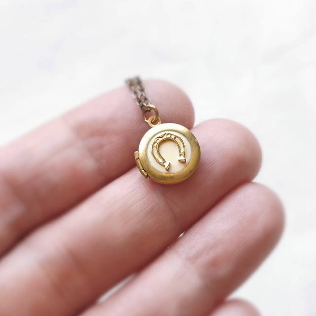 18K gold plated round piece pendant locket necklace