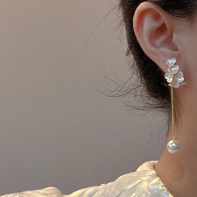 Elegant pearl flower long earrings