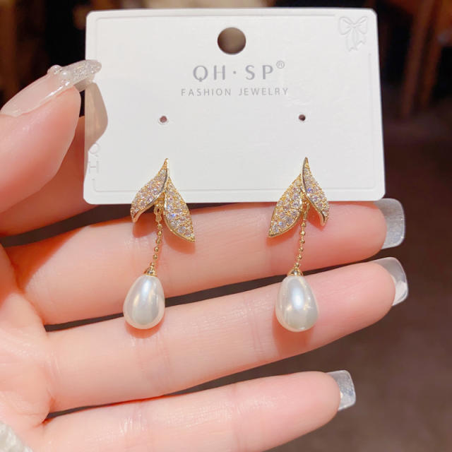Korean fashion elegant diamond leaf pearl drop earrings