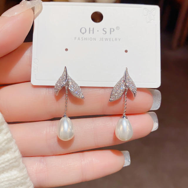 Korean fashion elegant diamond leaf pearl drop earrings