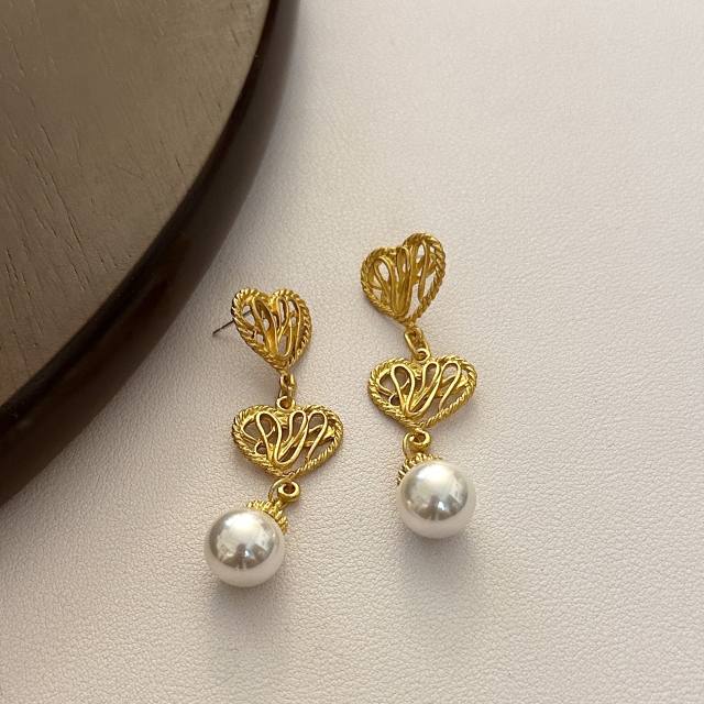 Elegant hollow heart pearl dangle earrings