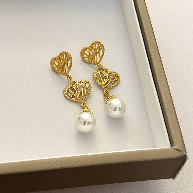 Elegant hollow heart pearl dangle earrings