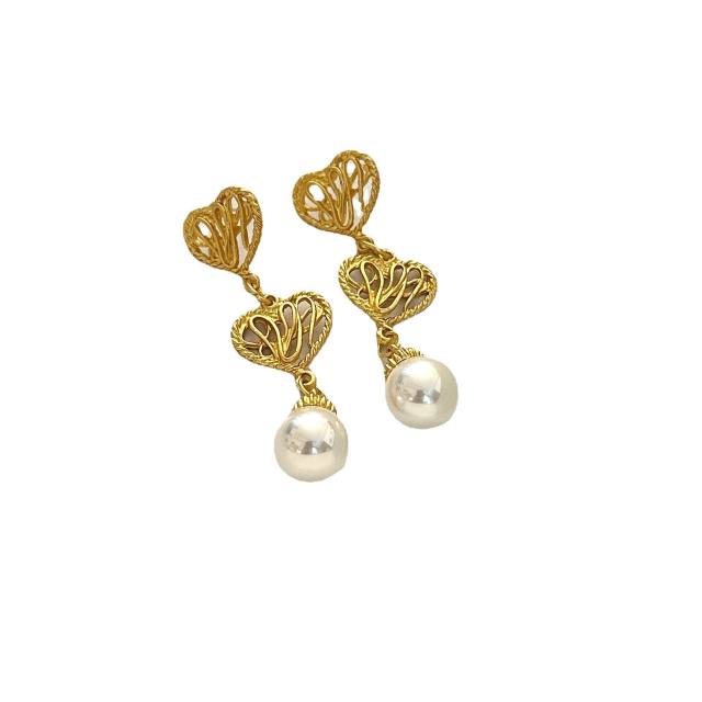 Elegant hollow heart pearl dangle earrings