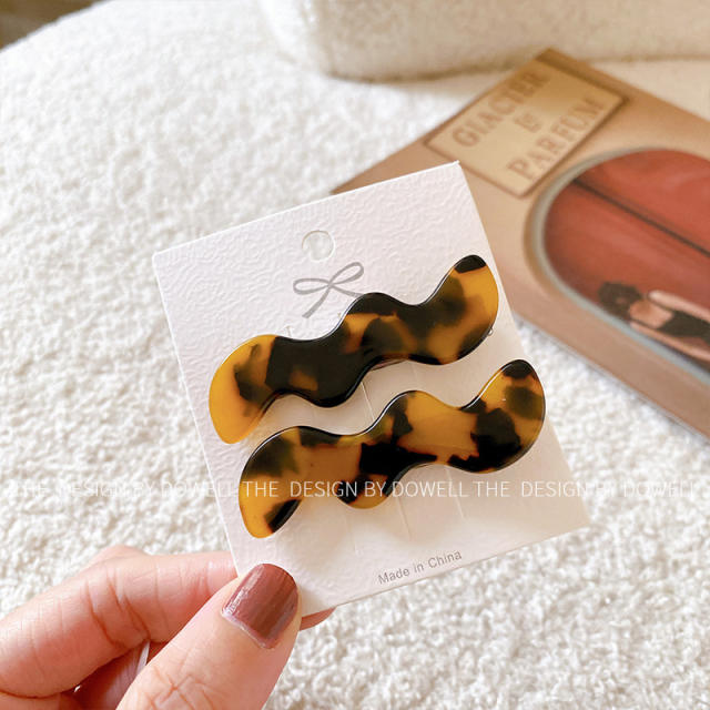 Korean fashion goods quality wave shape acrylic hair clips