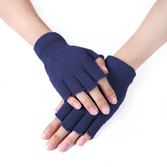 Plain color knitted gloves