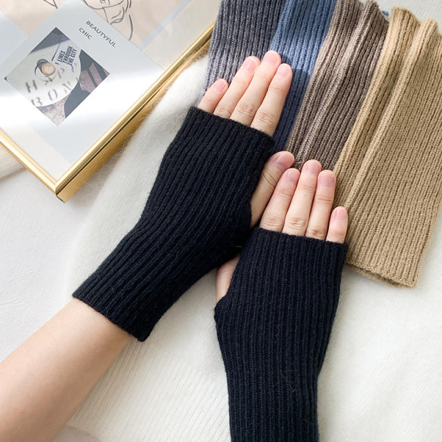 Popular knitted plain color fingerless gloves