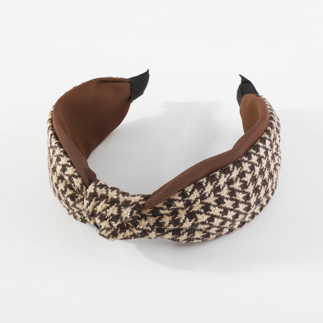 Elegant houndstooth pattern knotted headband