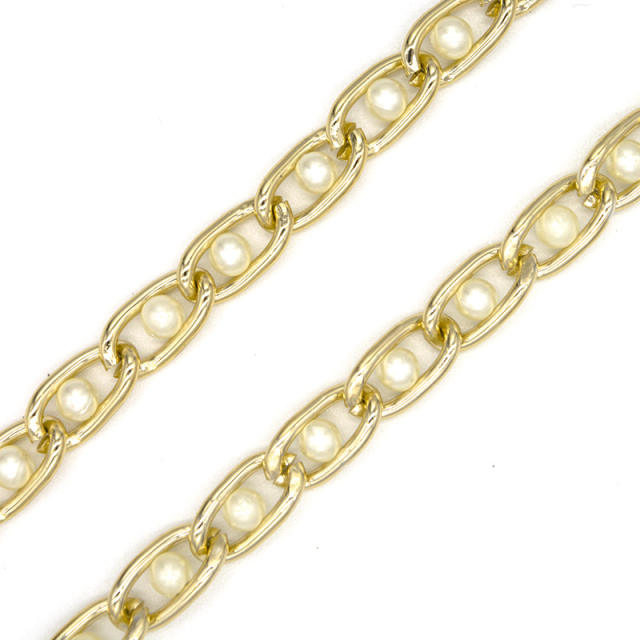 Concise glass chain