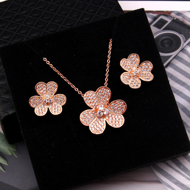 Korean fashion pave setting rhinestone flower real gold plated necklace