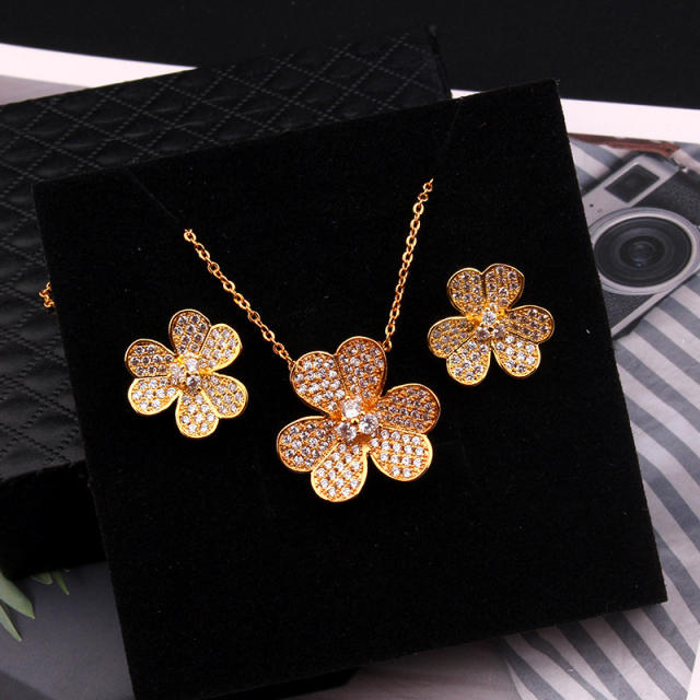 Korean fashion pave setting rhinestone flower real gold plated necklace