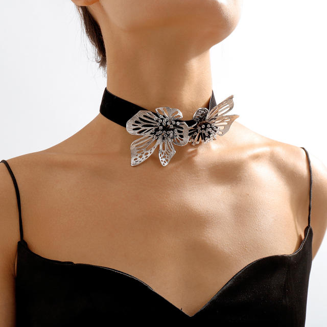 Creative metal flower black velvet choker