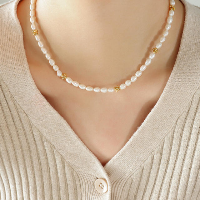 Personality water pearl bead choker