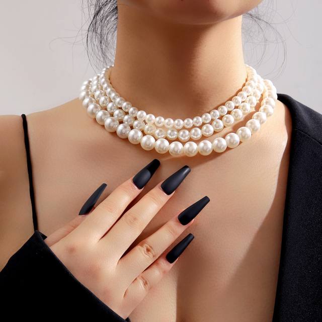 Vintage imitation pearl choker