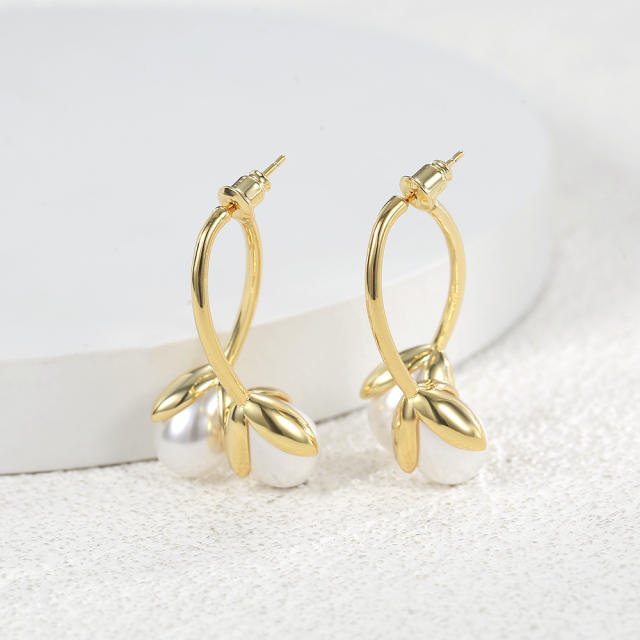 Korean fashion pearl gold plated copper earrings