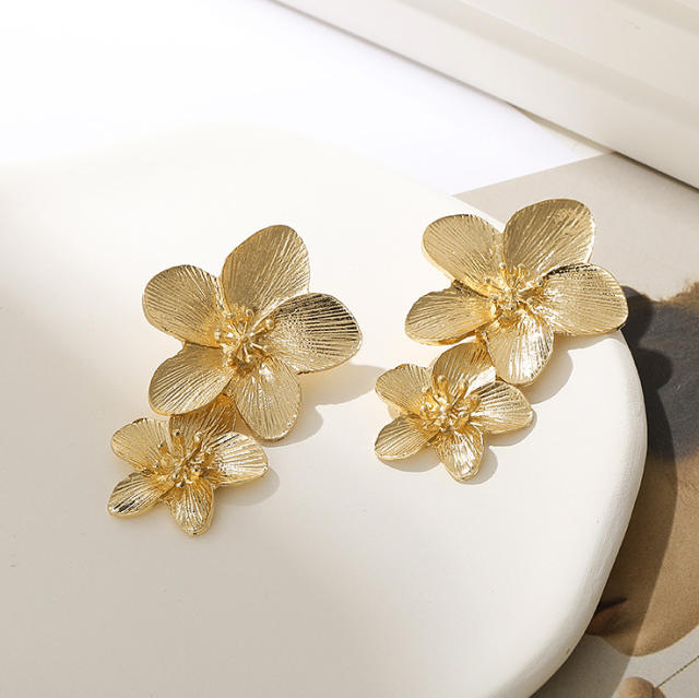 Geometric shape flower metal dangle earrings