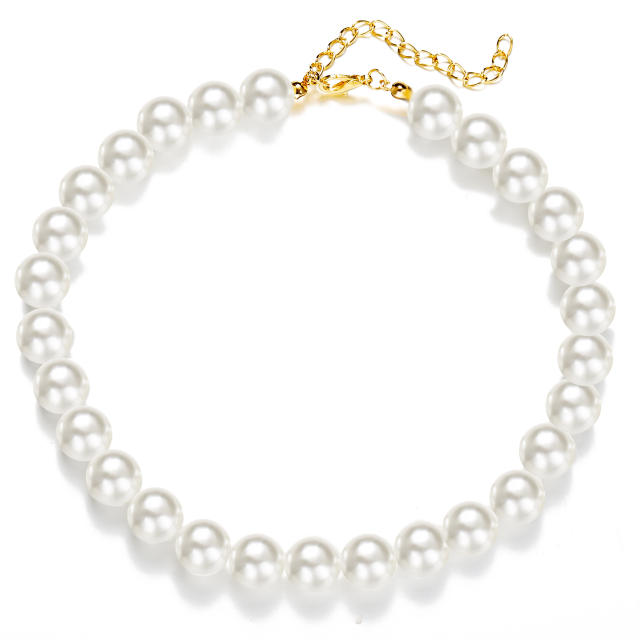 Vintage imitation pearl choker