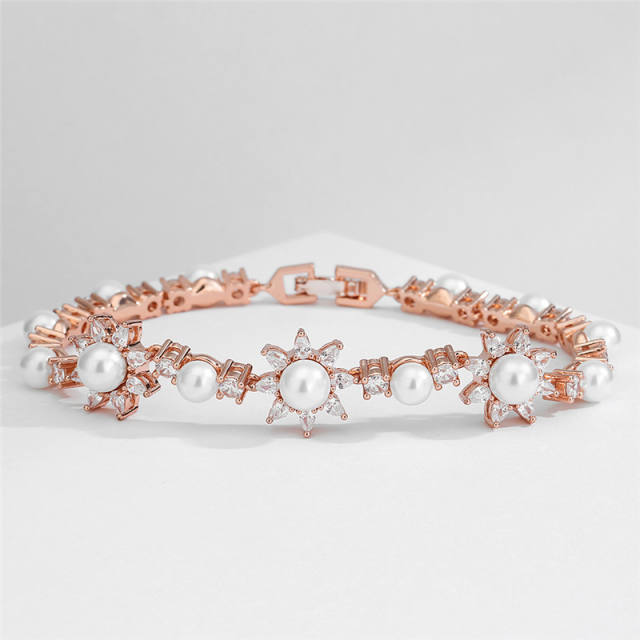 Delicate cubic zircon pearl flower copper bracelet