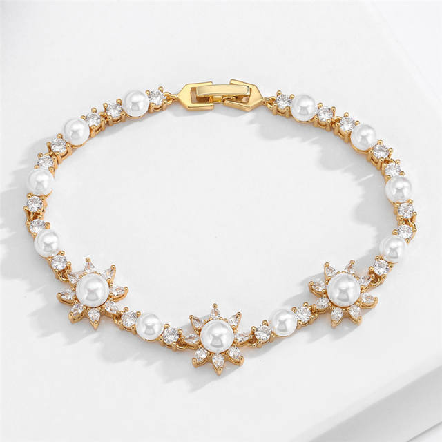 Delicate cubic zircon pearl flower copper bracelet