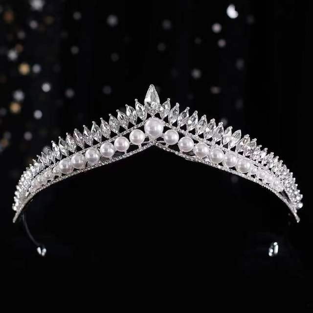 Elegant pearl rhinestone wedding crown