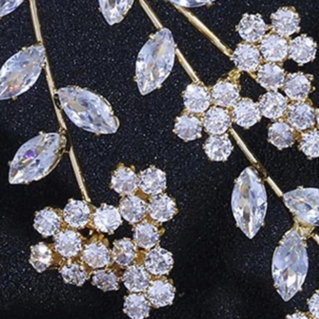 Elegant cubic zircon flower design copper diamond earrings