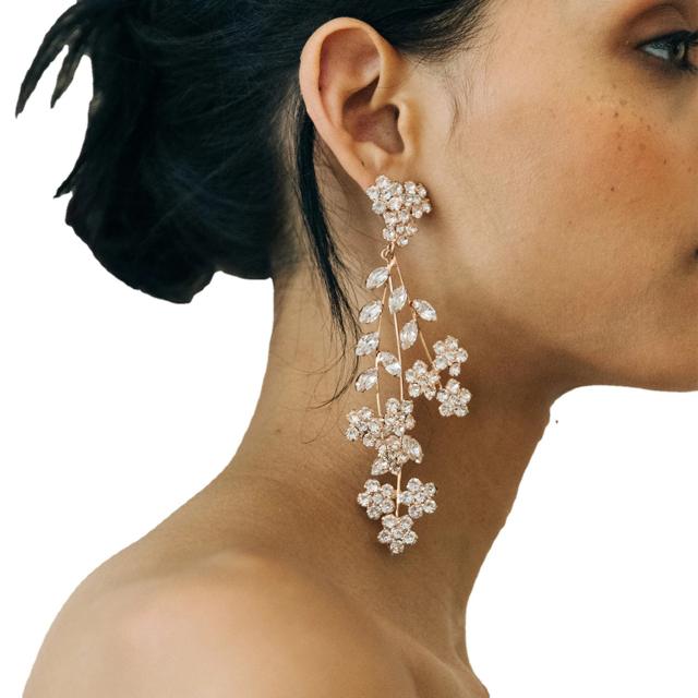 Elegant cubic zircon flower design copper diamond earrings