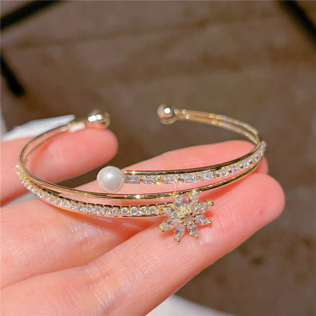 Delicate cubic zircon flower real gold plated copper bangle