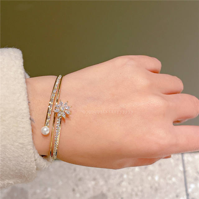 Delicate cubic zircon flower real gold plated copper bangle