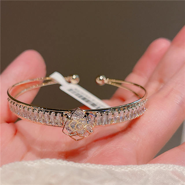 14K gold plated copper cubic zircon flower bangle