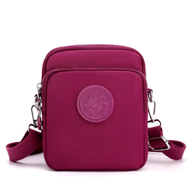 Outdoor plain color nylon zipper crossbody bag