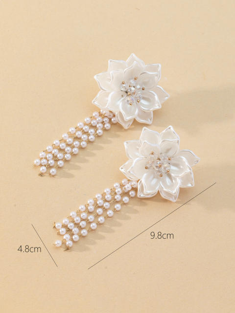 Delicate white acrylic flower pearl tassel wedding earrings